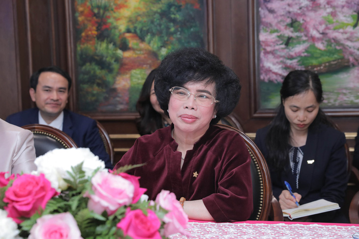 Mong muốn các doanh nghiệp Việt Nam đóng góp tiếng nói chung với WTO để đưa sản phẩm Việt ra thế giới, bà Thái Hương đã có sáng kiến mời các nữ doanh nhân Việt Nam tham dự cuộc gặp