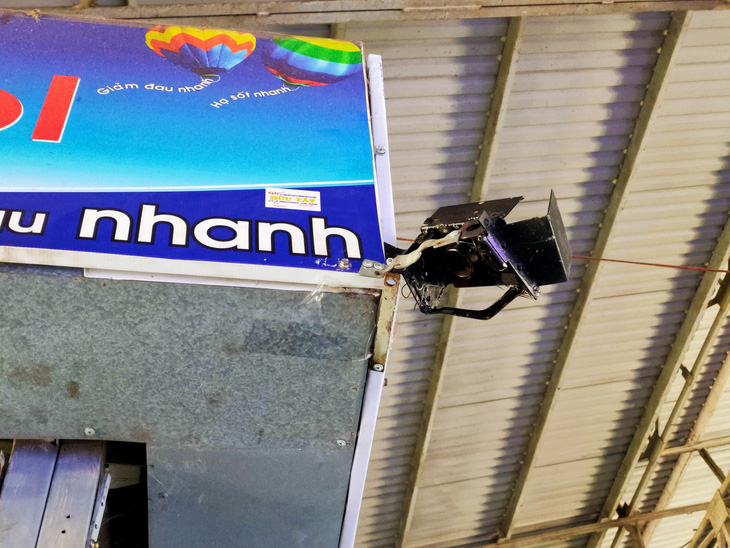 Chấm dứt hợp đồng bảo vệ, cửa hàng ở Nha Trang bị đập phá, tạt chất bẩn suốt 2 năm - Ảnh 2.