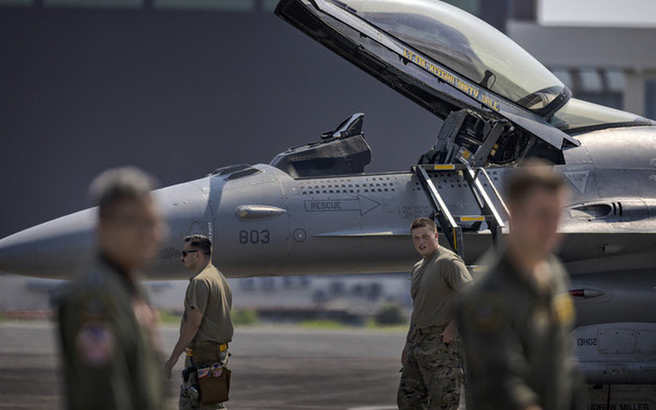 Ông Biden đồng ý cho huấn luyện phi công Ukraine lái tiêm kích F-16