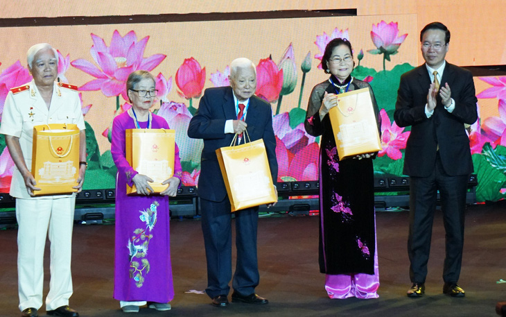 Chủ tịch nước Võ Văn Thưởng dự lễ kỷ niệm 60 năm Ngày Bác Hồ về thăm Nam Định