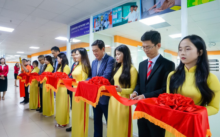 HUTECH khánh thành phòng Lab hiện đại do QD.Tek và Allied Telesis Việt Nam tài trợ
