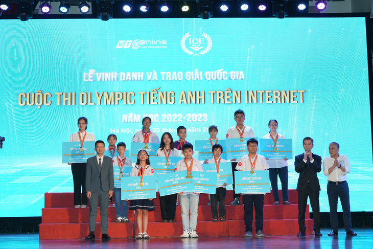 Học sinh tỉnh lẻ thắng áp đảo cuộc thi Olympic tiếng Anh trên Internet - Ảnh 1.