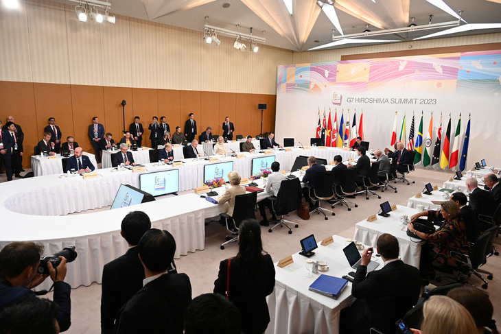 Phiên họp G7 mở rộng tại Hiroshima ngày 21-5 - Ảnh: REUTERS 