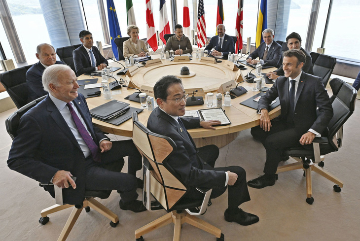Lãnh đạo nhóm G7, EU, và Tổng thống Zelensky tham dự một phiên họp về vấn đề Ukraine tại Hiroshima, Nhật Bản ngày 21-5 - Ảnh: REUTERS