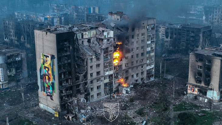 Thành phố Bakhmut ở vùng Donetsk, Ukraine, chỉ còn là những đống đổ nát trong ảnh được phát đi ngày 21-5 bởi Dịch vụ báo chí của Lực lượng vũ trang Ukraine - Ảnh: REUTERS
