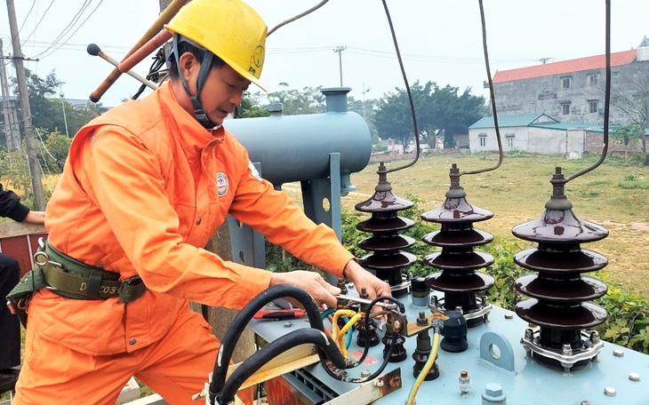 Cắt điện toàn TP Móng Cái để đấu nối mua điện Trung Quốc, Bộ Công Thương kêu gọi tiết kiệm điện