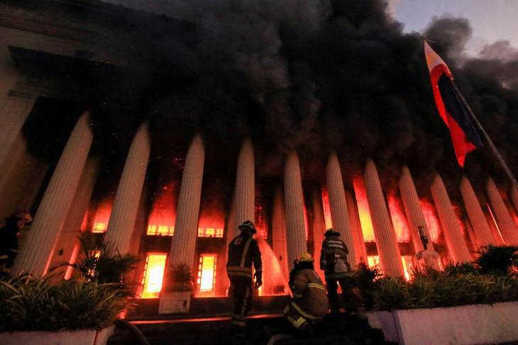 Hỏa hoạn thiêu rụi bưu điện lịch sử ở Philippines - Ảnh 1.