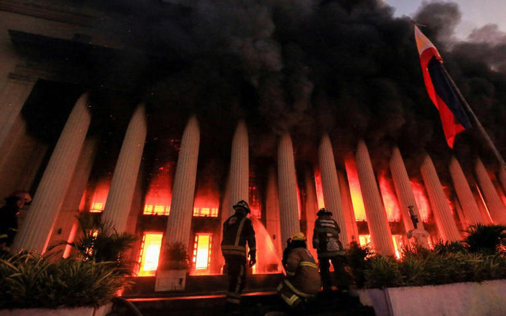 Hỏa hoạn thiêu rụi bưu điện lịch sử ở Philippines