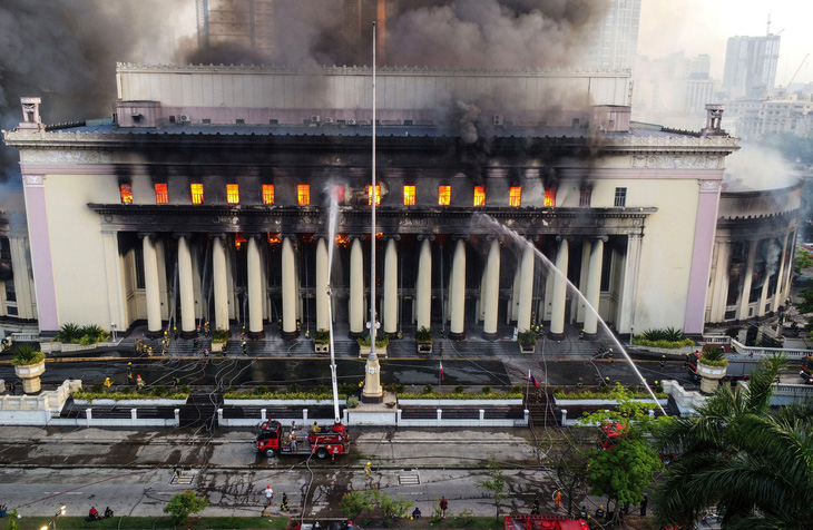 Hỏa hoạn thiêu rụi bưu điện lịch sử ở Philippines - Ảnh 3.