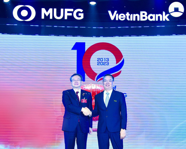 Chủ tịch hội đồng quản trị VietinBank và Giám đốc MUFG Bank tại buổi lễ - Ảnh: VTB