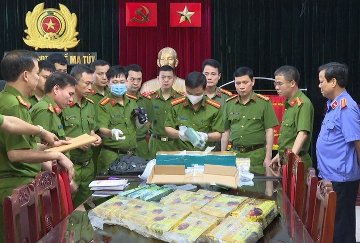 Phá đường dây vận chuyển 14kg ma túy tổng hợp từ Lào về Việt Nam - Ảnh 2.