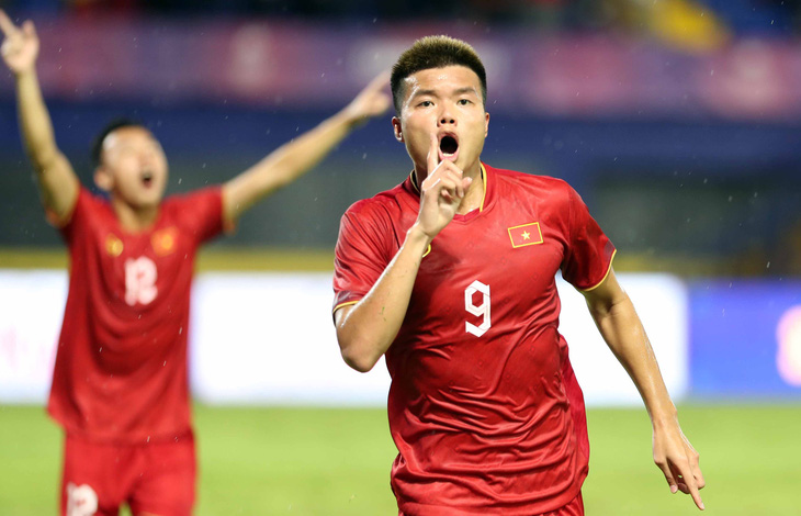 Chơi nổi bật tại SEA Games 32, nhưng cơ hội để ra sân ở V-League cùng CLB Hà Nội là rất khó với tiền đạo Văn Tùng - Ảnh: N.K.