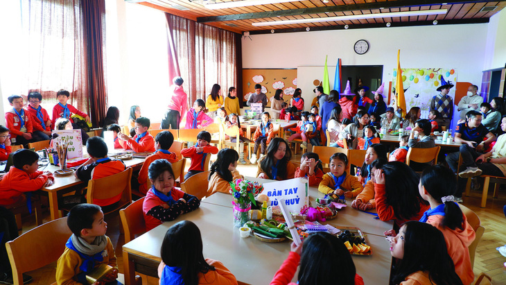 “Trường phù thủy Stuttgart”- Lớp học tiếng Việt đi khắp năm châu diễn ra tại thành phố Stuttgart (Đức) tháng 4 vừa qua.  Nguồn ảnh: Câu lạc bộ đọc sách cùng con