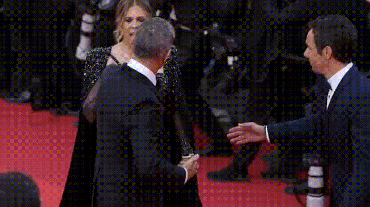Tom Hanks nổi cáu trên thảm đỏ Cannes 2023 - Ảnh 2.