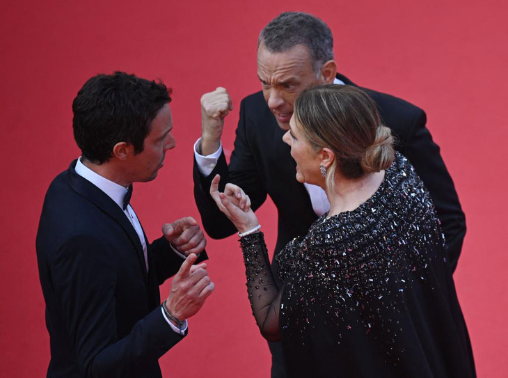 Tom Hanks nổi cáu trên thảm đỏ Cannes 2023 - Ảnh 5.
