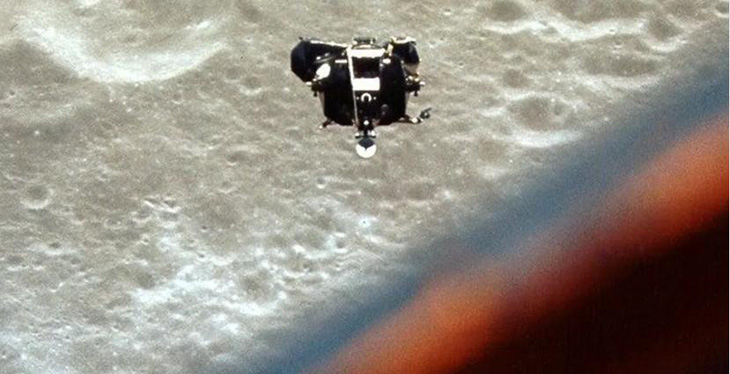 Các phi hành gia NASA nghe thấy âm nhạc kỳ lạ gần Mặt trăng - Ảnh 1.