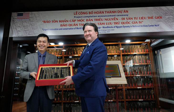 Đại sứ Mỹ Marc E. Knapper thăm kho mộc bản triều Nguyễn - Ảnh 5.
