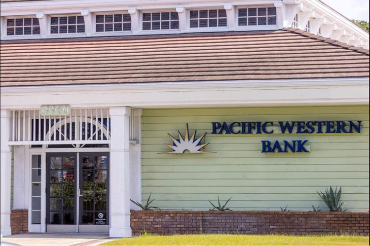 Ngân hàng PacWest bán khoản cho vay bất động sản có  giá 2,6 tỉ USD - Ảnh 1.