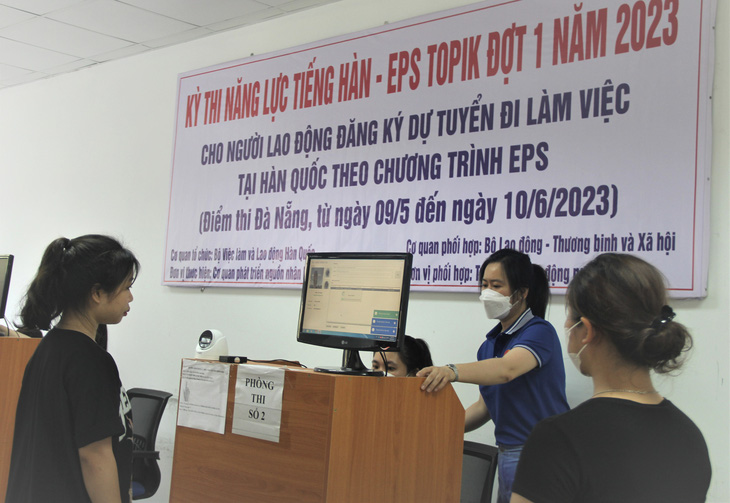 Thí sinh dự thi chương trình EPS đợt 1 năm 2023 tại Đà Nẵng, điểm thi lớn nhất với hơn 23.400 người lao động đăng ký - Ảnh: TRƯỜNG TRUNG
