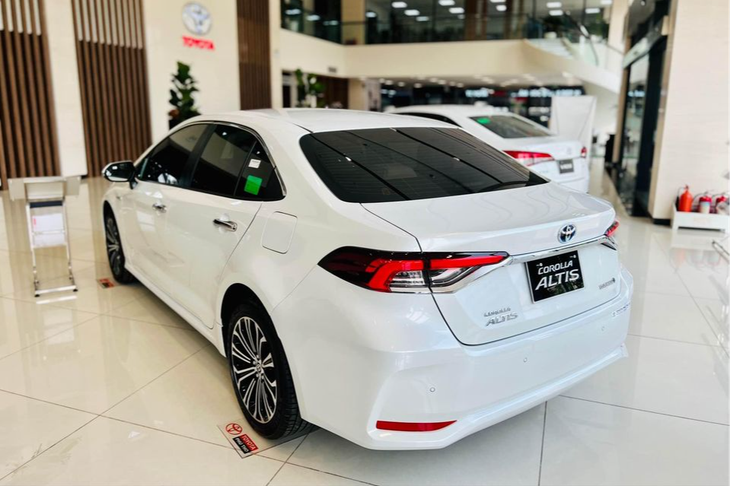 Tin tức giá xe: Toyota Corolla Altis giảm 100 triệu tại đại lý, bản hybrid giảm sâu nhất - Ảnh 2.