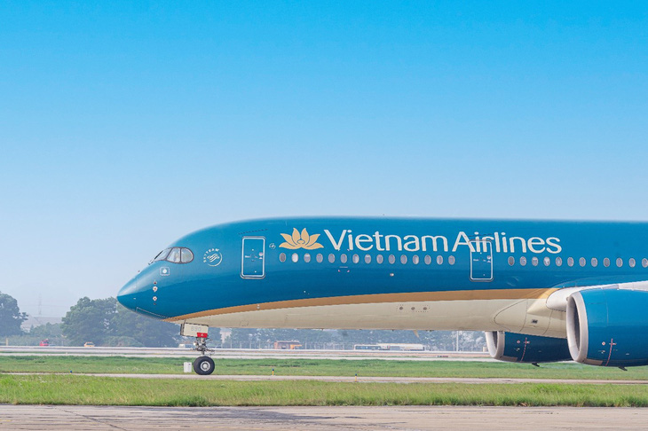 Mang bình nước cá nhân, cùng Vietnam Airlines tham gia thử thách ‘Chuyến bay bền vững’ - Ảnh 1.