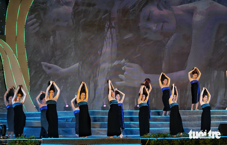 Xem xòe Thái, nhảy tha khềnh Ngày hội du lịch - văn hóa Sơn La - Ảnh 2.