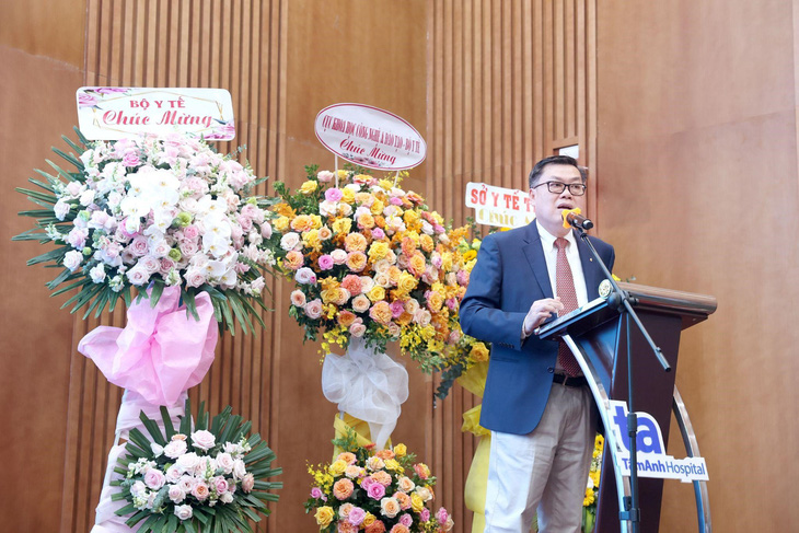 Giáo sư Nguyễn Văn Tuấn, viện trưởng Viện Nghiên cứu Tâm Anh, phát biểu tại buổi lễ - Ảnh: Diệu Minh