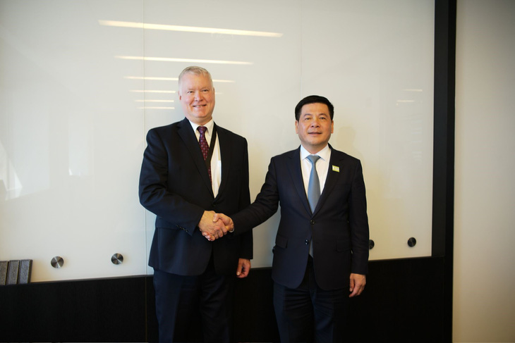 Bộ trưởng Nguyễn Hồng Diên đã có cuộc làm việc với ông Steve Biegun - phó chủ tịch cấp cao của Tập đoàn Boeing (Mỹ). Ảnh: Bộ Công thương