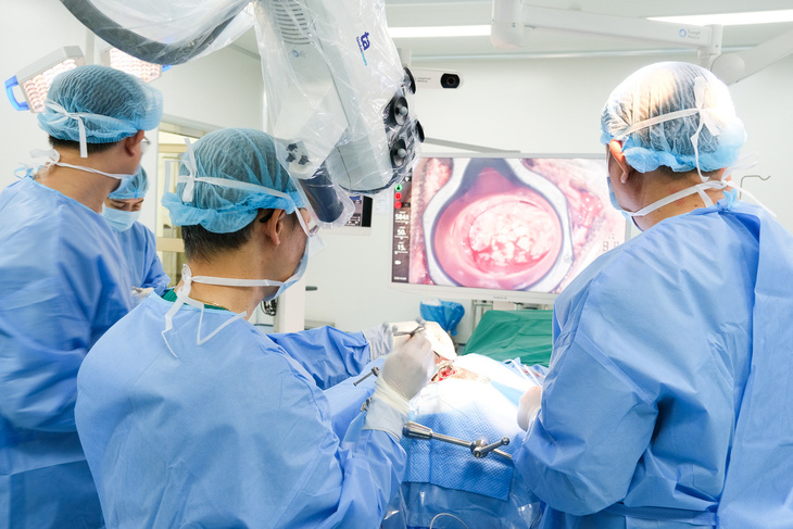 Bệnh viện tư đưa robot vào mổ não tại Việt Nam - Ảnh 3.