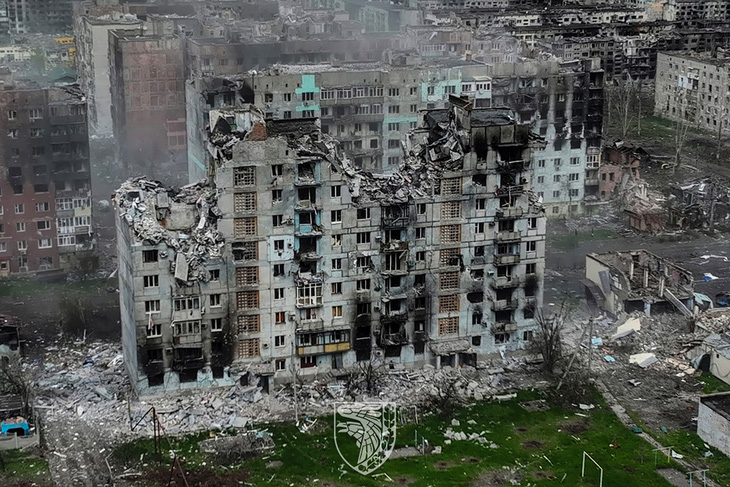 Thành phố Bakhmut của Ukraine đã bị tàn phá nặng nề do giao tranh - Ảnh: AFP