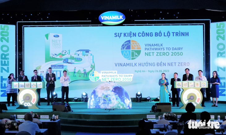 Vinamilk có trang trại và nhà máy sữa đầu tiên tại Việt Nam đạt trung hòa Carbon - Ảnh 1.