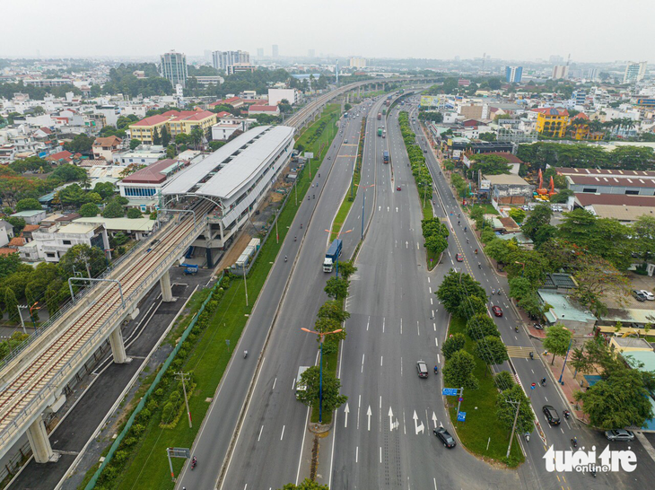 9 cầu bộ hành nối metro đến ngõ dân cư đang thi công ra sao? - Ảnh 1.