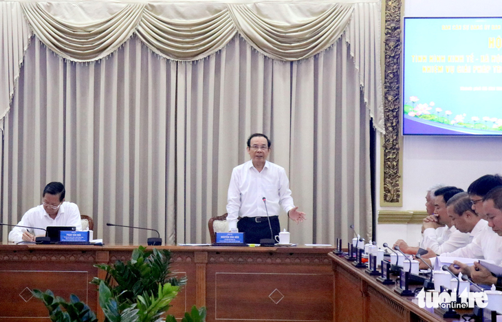 Bí thư Thành ủy TP.HCM Nguyễn Văn Nên phát biểu tại hội nghị - Ảnh: CẨM NƯƠNG