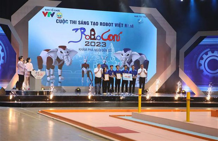 Trường đại học Công nghiệp Hà Nội vô địch Robocon Việt Nam 2023 - Ảnh 1.