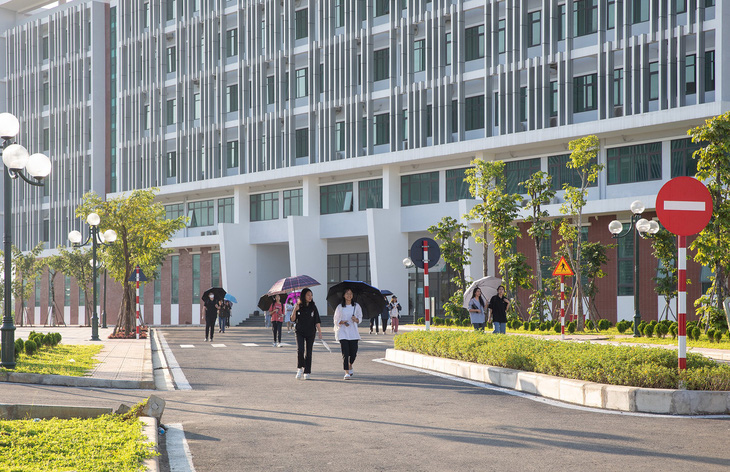 Sau gần 20 năm triển khai dự án, hàng ngàn sinh viên Đại học Quốc gia Hà Nội đã được chuyển tới cơ sở mới tại Hòa Lạc, huyện Thạch Thất học tập - Ảnh: ĐHQGHN