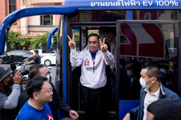 Thủ tướng Thái Lan Prayut Chan-o-cha vận động bầu cử ở Bangkok ngày 20-4 - Ảnh: AFP