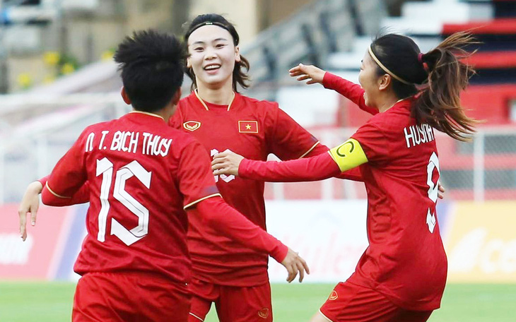 Nữ Việt Nam đá bại Malaysia 3-0 ở trận ra quân