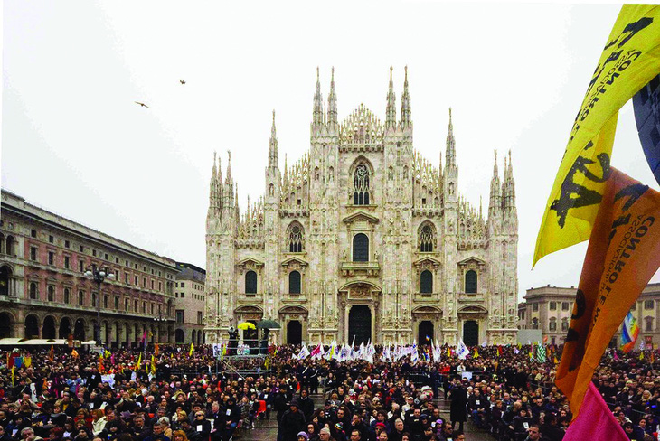 Ngày tưởng niệm nạn nhân mafia 21-3-2023 tại quảng trường Duomo - Milano. Hình ảnh của Libera