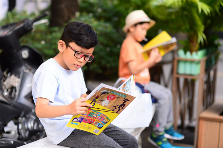 Trẻ em đọc sách phù hợp với lứa tuổi. Ảnh: QUANG ĐỊNH