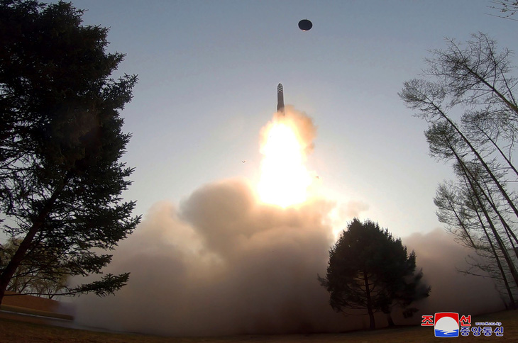 Tin tức thế giới 31-5: Triều Tiên phóng vệ tinh do thám, nghi tên lửa nổ trên không - Ảnh 1.