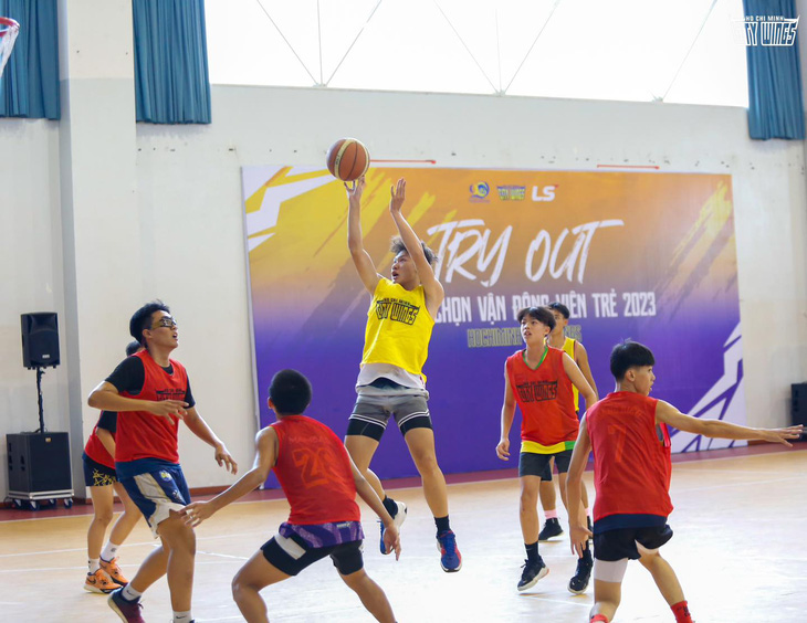 Hàng trăm vận động viên bóng rổ tìm cơ hội đầu quân Ho Chi Minh City Wings - Ảnh 2.