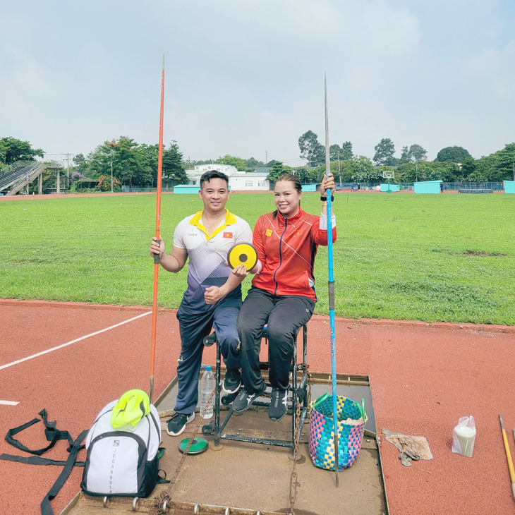 Hai vợ chồng Cao Ngọc Hùng - Nguyễn Thị Hải, những VĐV của thể thao người khuyết tật Việt Nam ở ASEAN ParaGames 12 - Ảnh: T.P.