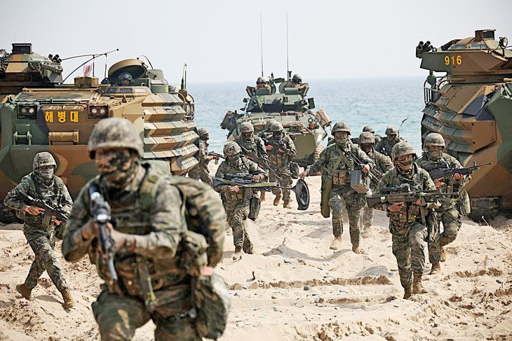 Lực lượng Mỹ và Hàn Quốc diễn tập chung tại Pohang, Hàn Quốc, ngày 29-5 - Ảnh: Reuters