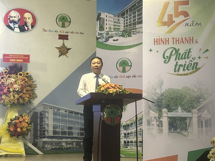 Phó chủ tịch UBND TP Dương Anh Đức phát biểu tại buổi lễ kỷ niệm 45 năm thành lập Bệnh viện Nhi Đồng 2 - Ảnh:T. DƯƠNG