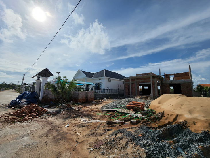 Phú Quốc phối hợp công an điều tra 678 trường hợp lấn chiếm đất, xây dựng trái phép - Ảnh 1.