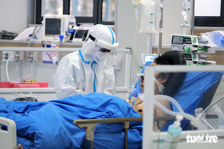 Bệnh nhân COVID-19 tại Bệnh viện Điều trị bệnh nhân COVID-19 ở Hà Nội - Ảnh: NAM TRẦN