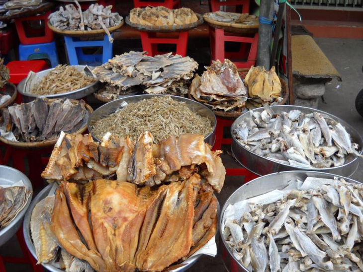 Nhiều loại hải sản như cá ngừ, cá thu, tôm khô, tép khô… nếu không được bảo quản đảm bảo cũng gây nên ngộ độc histamine cho người ăn phải - Ảnh: T.L