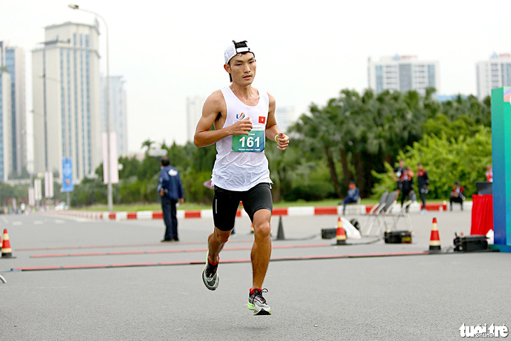 Vận động viên Hoàng Nguyên Thanh đặt mục tiêu bảo vệ huy chương vàng marathon nam tại SEA Games 32 - Ảnh: HOÀNG TÙNG