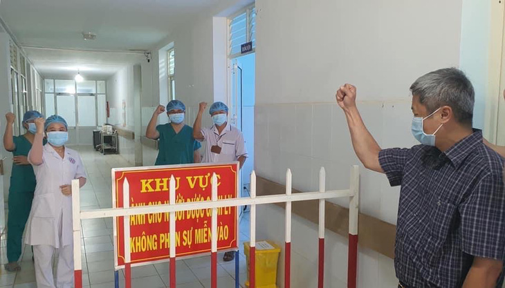Thứ trưởng Bộ Y tế Nguyễn Trường Sơn chính thức nghỉ hưu - Ảnh 1.