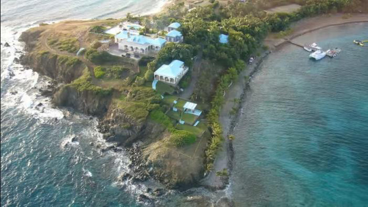 Tỉ phú Stephen Deckoff mua hòn đảo của Jeffrey Epstein
